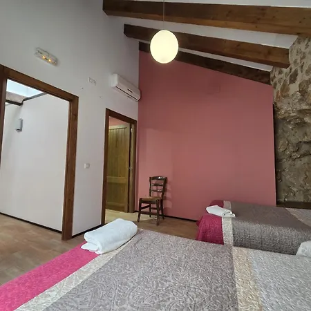 Nyaraló Aldapa Xhuara *