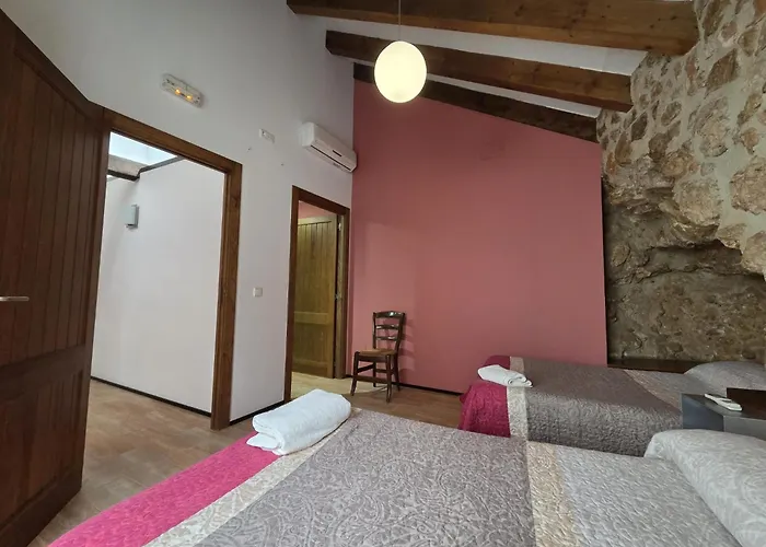 Nyaraló Aldapa Xhuara *